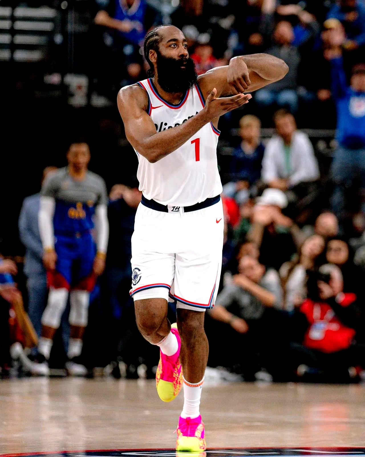 开云体育注册 哈登意外战胜巴塞罗那，出色防守引爆全场！