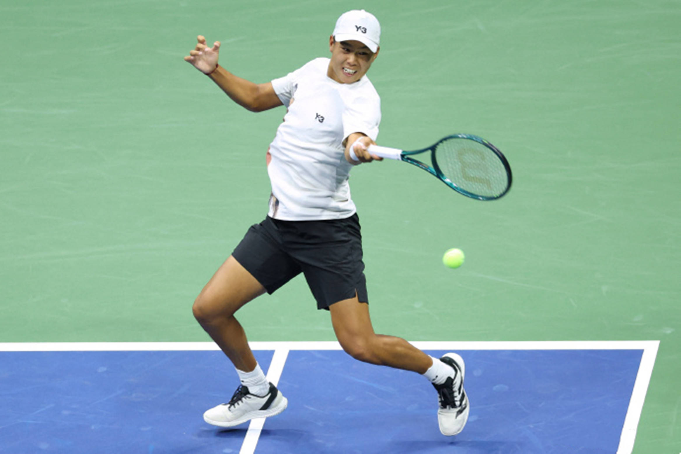 Kaiyun官方入口包含德约科维奇重返赛场，爆冷首场状态出色，快船观众沸腾！赛场气氛高涨的词条