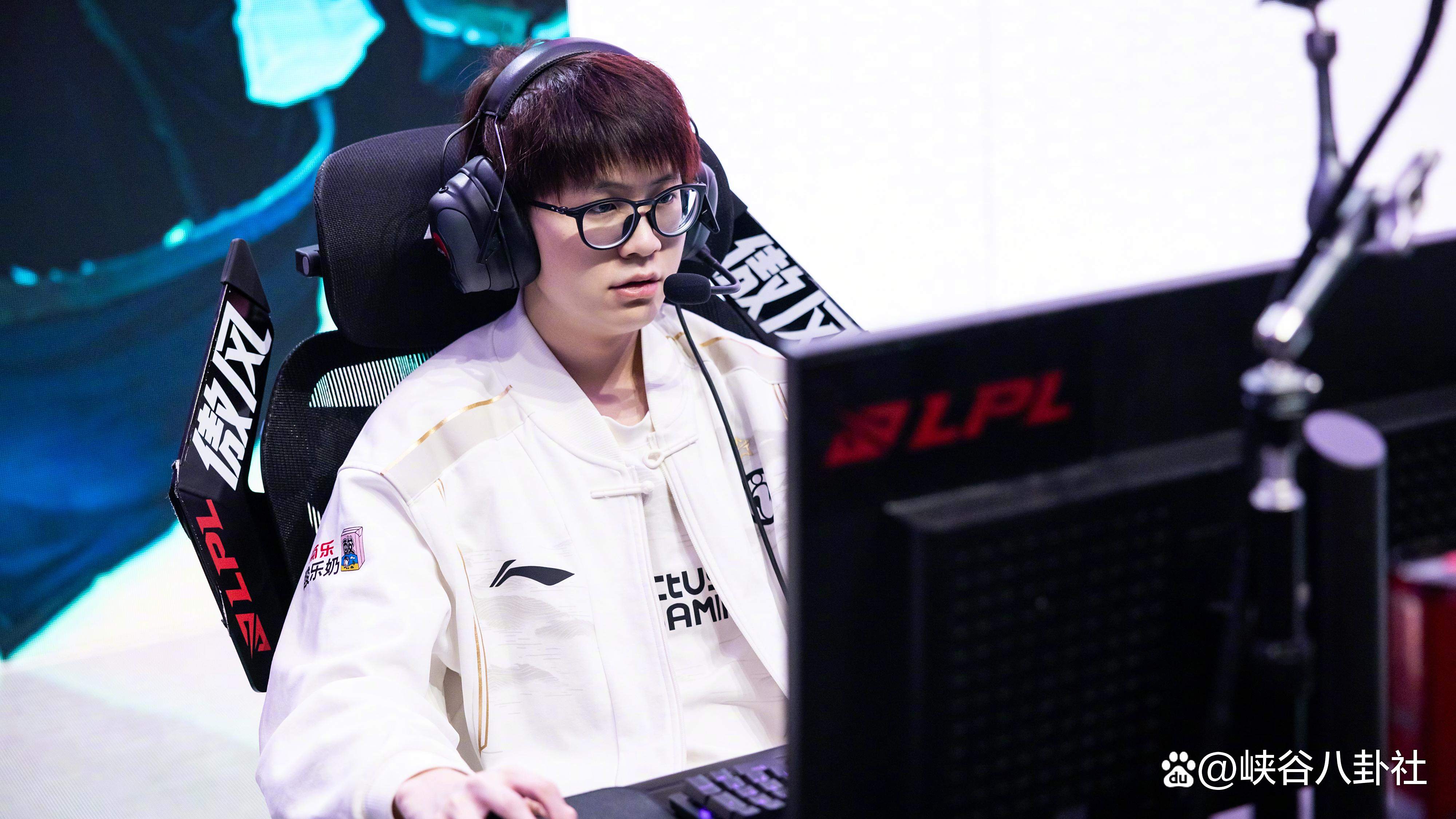 Kaiyun体育平台关于Rookie官方宣布夺冠新规，RNG引发争议！全场沸腾不已的信息