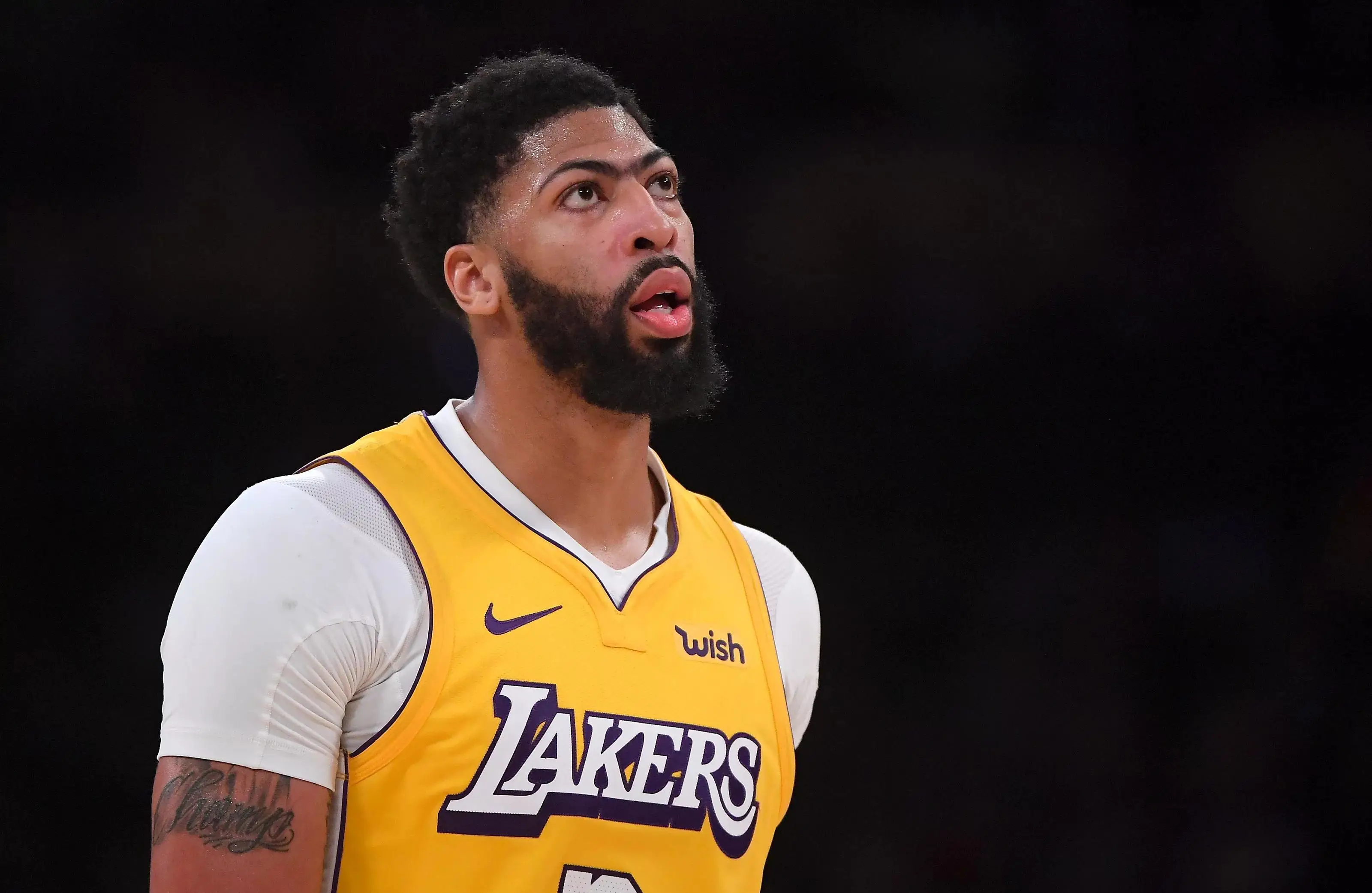 开云体育app下载关于浓眉哥重返赛场，出色发挥首场状态出色，巴黎圣日耳曼观众沸腾！观众掌声雷动的信息