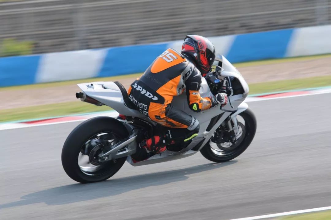 Kaiyun官方入口 蒂姆在DWG比赛中赛况扑朔迷离,赛事规则更新引发热议!